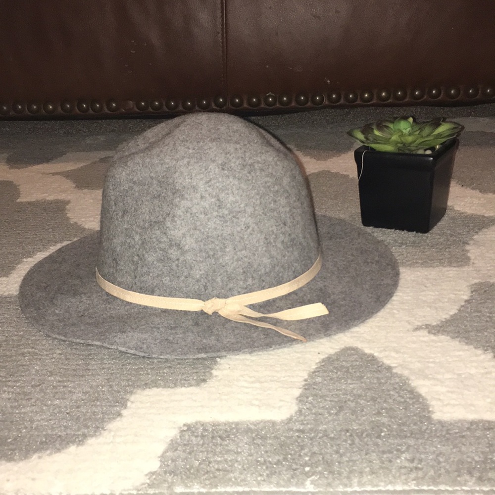 NWOT; Old Navy hat; 100% wool; size L-XL